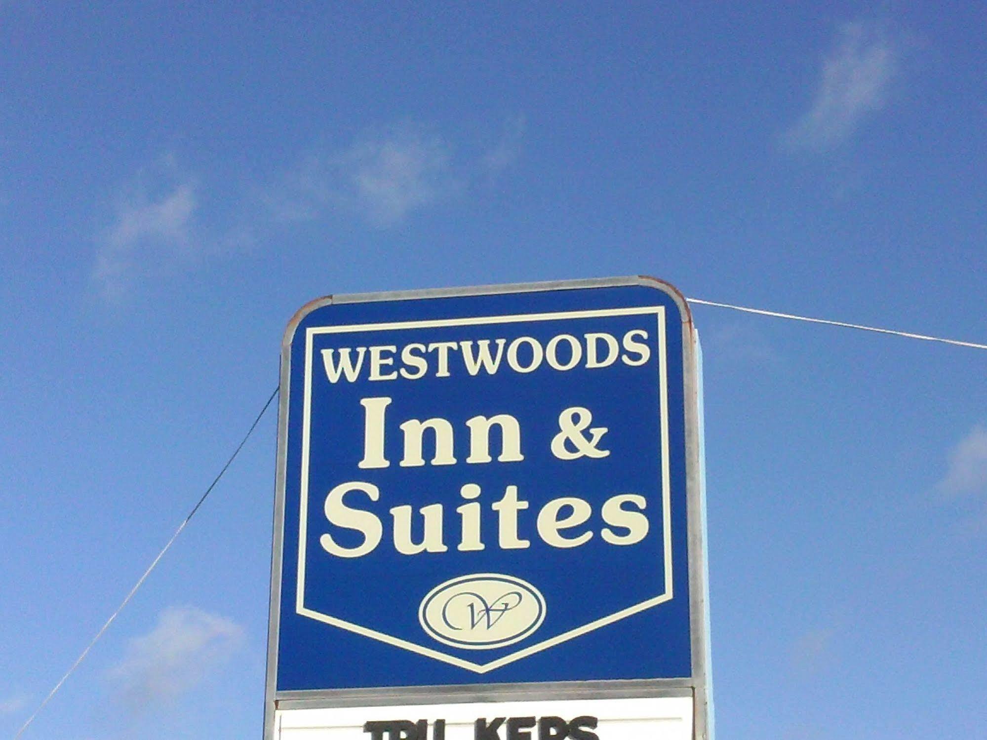 Westwoods Inn & Suites Woodhaven Exterior photo